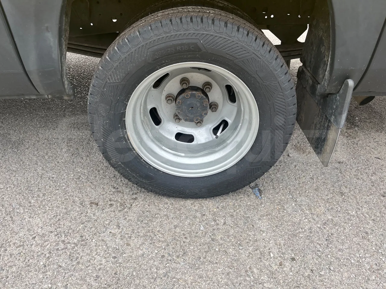 Iveco Daily A50/S30/VI - Euro6 - 125kw - 7.294mt - rear left tire photo