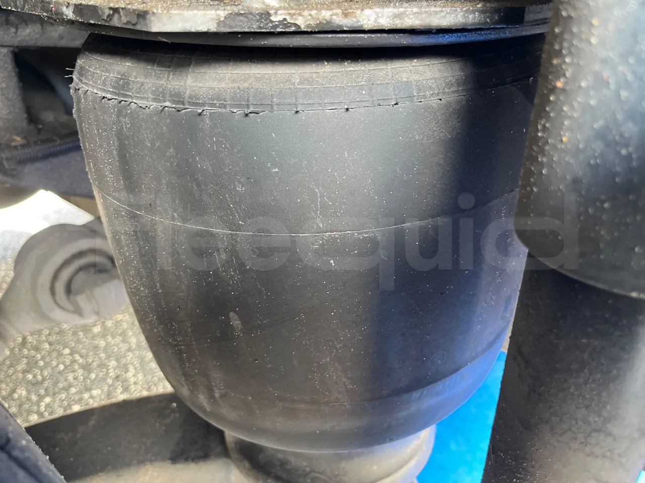 Iveco Evadys SFR130 -EUR5-279kW -11.995m - axel 2 air springs 1 right