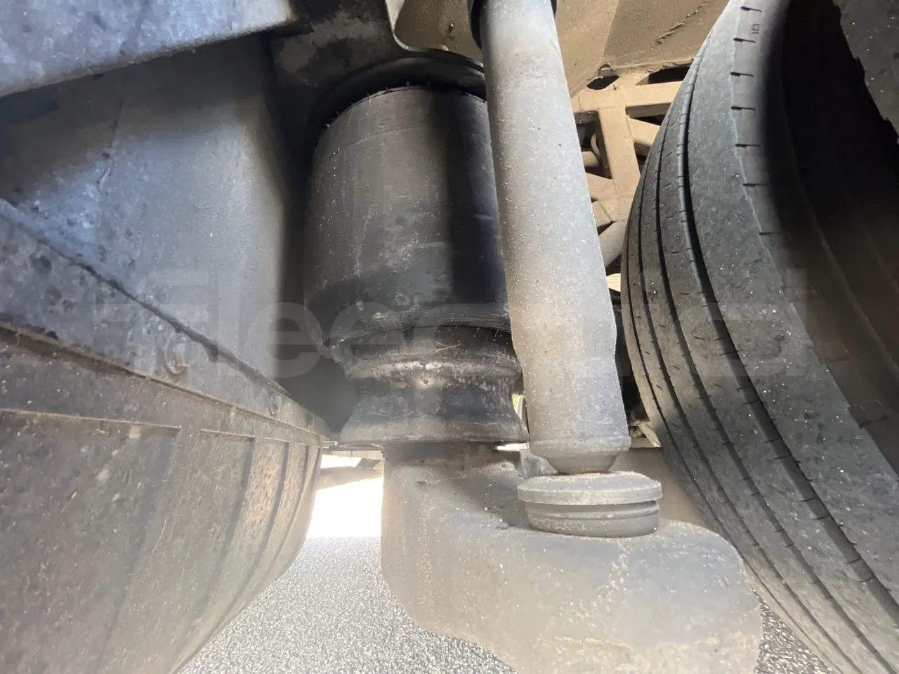 Iveco Evadys SFR130 -EUR5-279kW -11.995m - axel 2 air springs 2 right