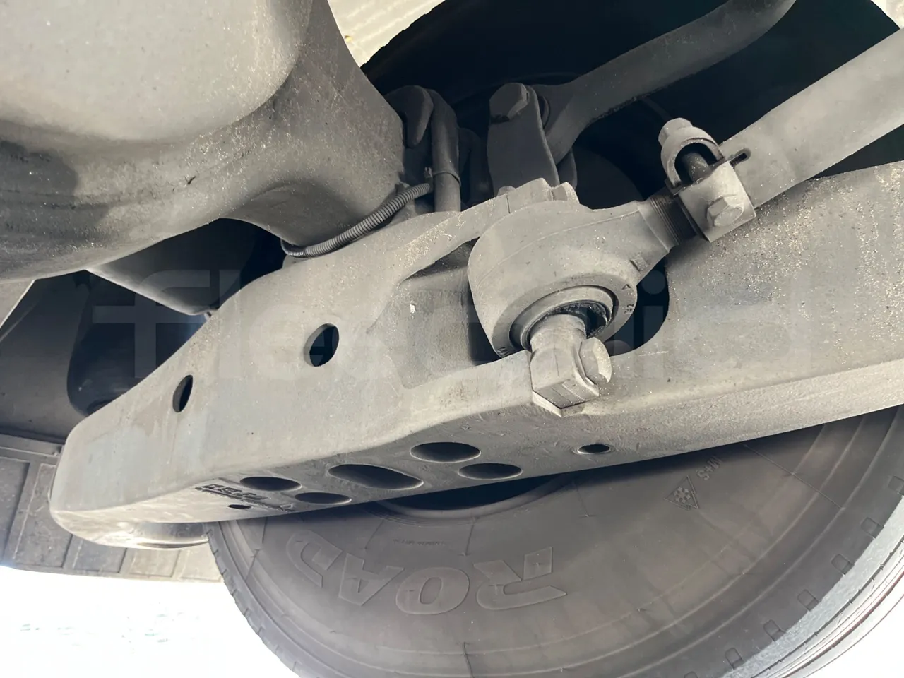 Iveco Evadys SFR130 -EUR5-279kW -11.995m - axle 2 discs right