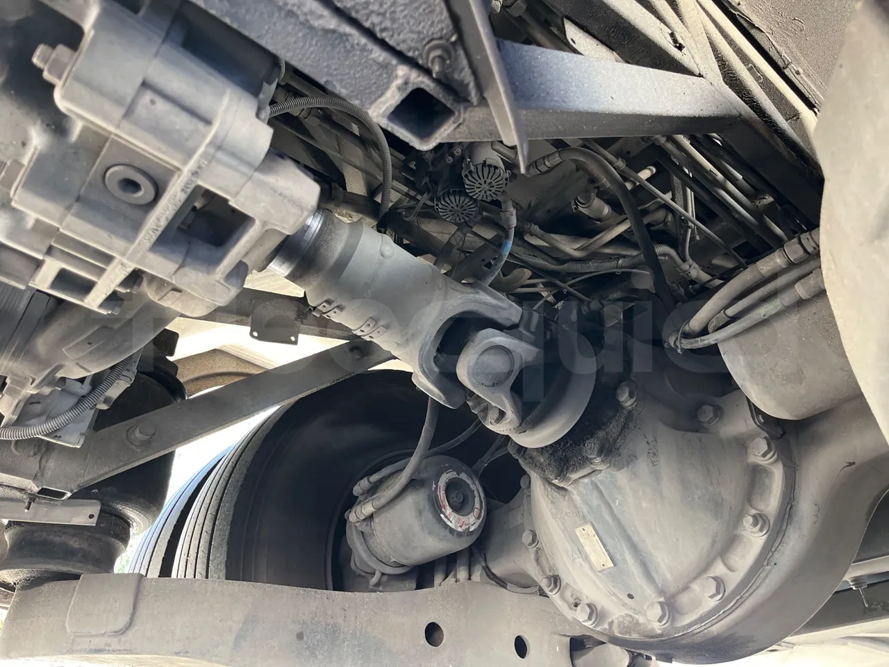 Iveco Evadys SFR130 -EUR5-279kW -11.995m - driveshaft photo