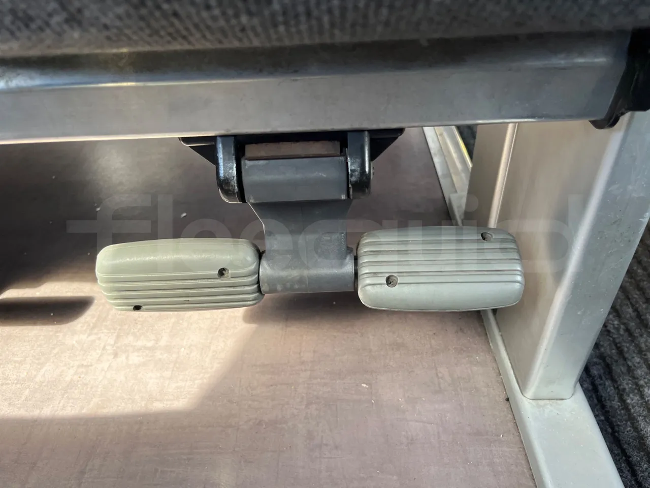 Iveco Evadys SFR130 -EUR5-279kW -11.995m - footrest detail photo