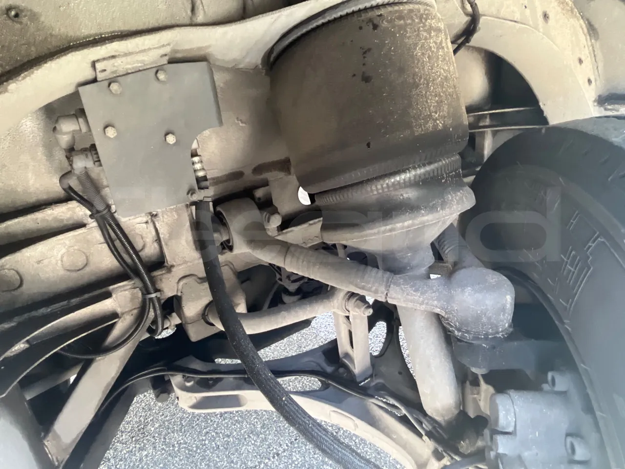 Iveco Evadys SFR130 -EUR5-279kW -11.995m - front air springs left