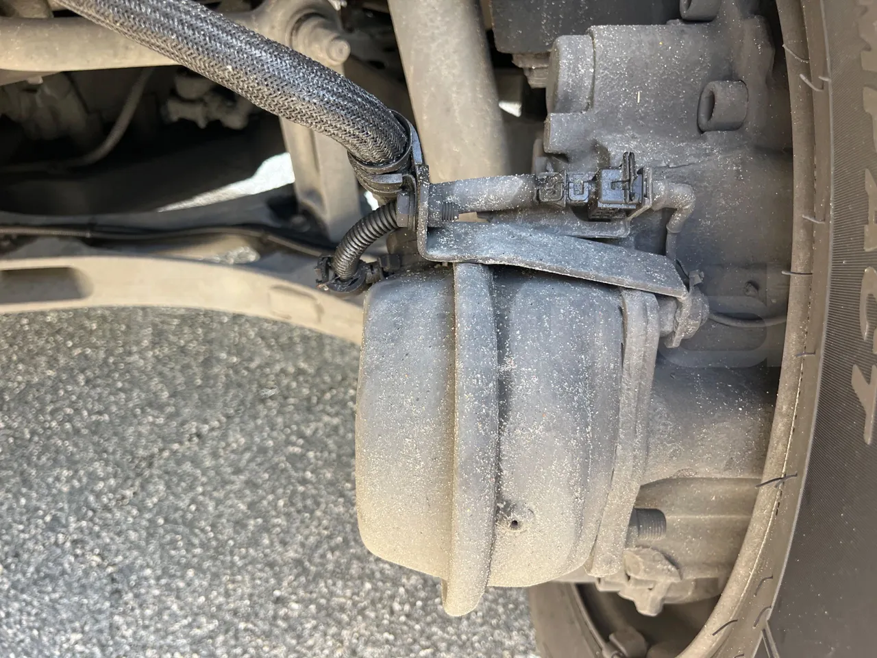 Iveco Evadys SFR130 -EUR5-279kW -11.995m - front brake calipers left