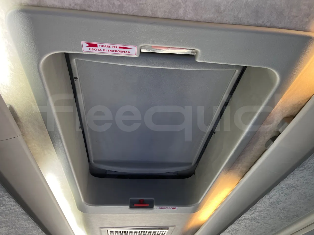 Iveco Evadys SFR130 -EUR5-279kW -11.995m - roof hatch 1