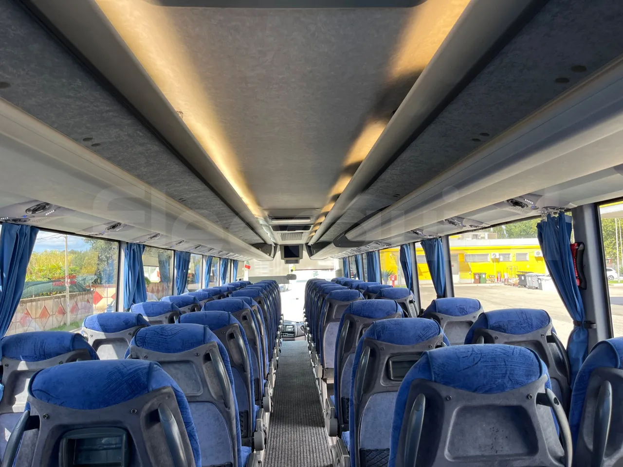 Iveco Evadys SFR130 -EUR5-279kW -11.995m - forward view middle aisle