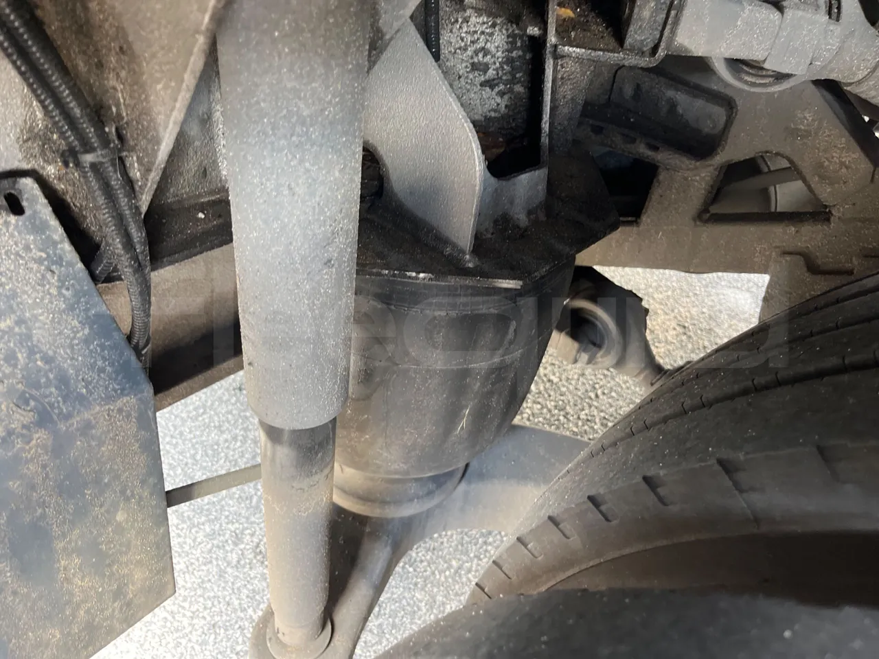 Iveco Evadys SFR130 -EUR5-279kW -11.995m - axle 2 shock absorbers 1 left