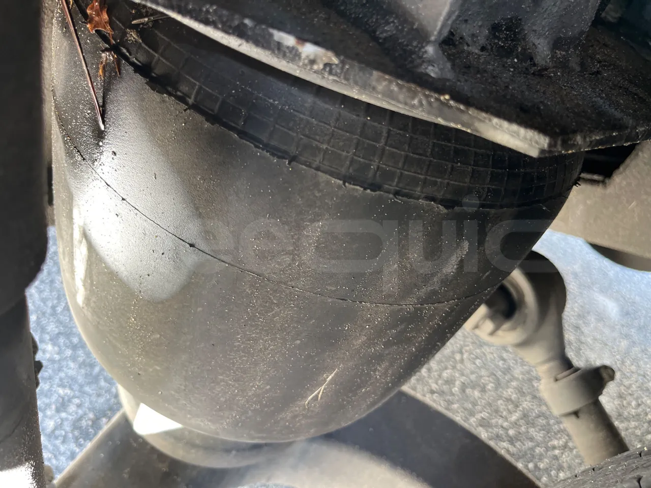 Iveco Evadys SFR130 -EUR5-279kW -11.995m - axle 2 shock absorbers 2 left