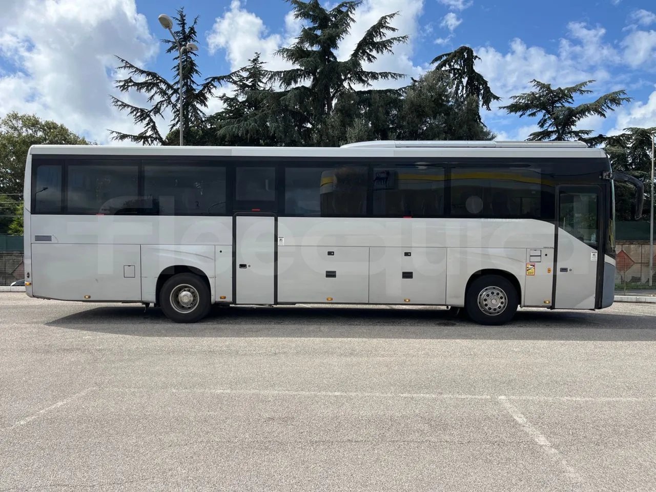 Iveco Evadys SFR130 -EUR5-279kW -11.995m - right side doors closed