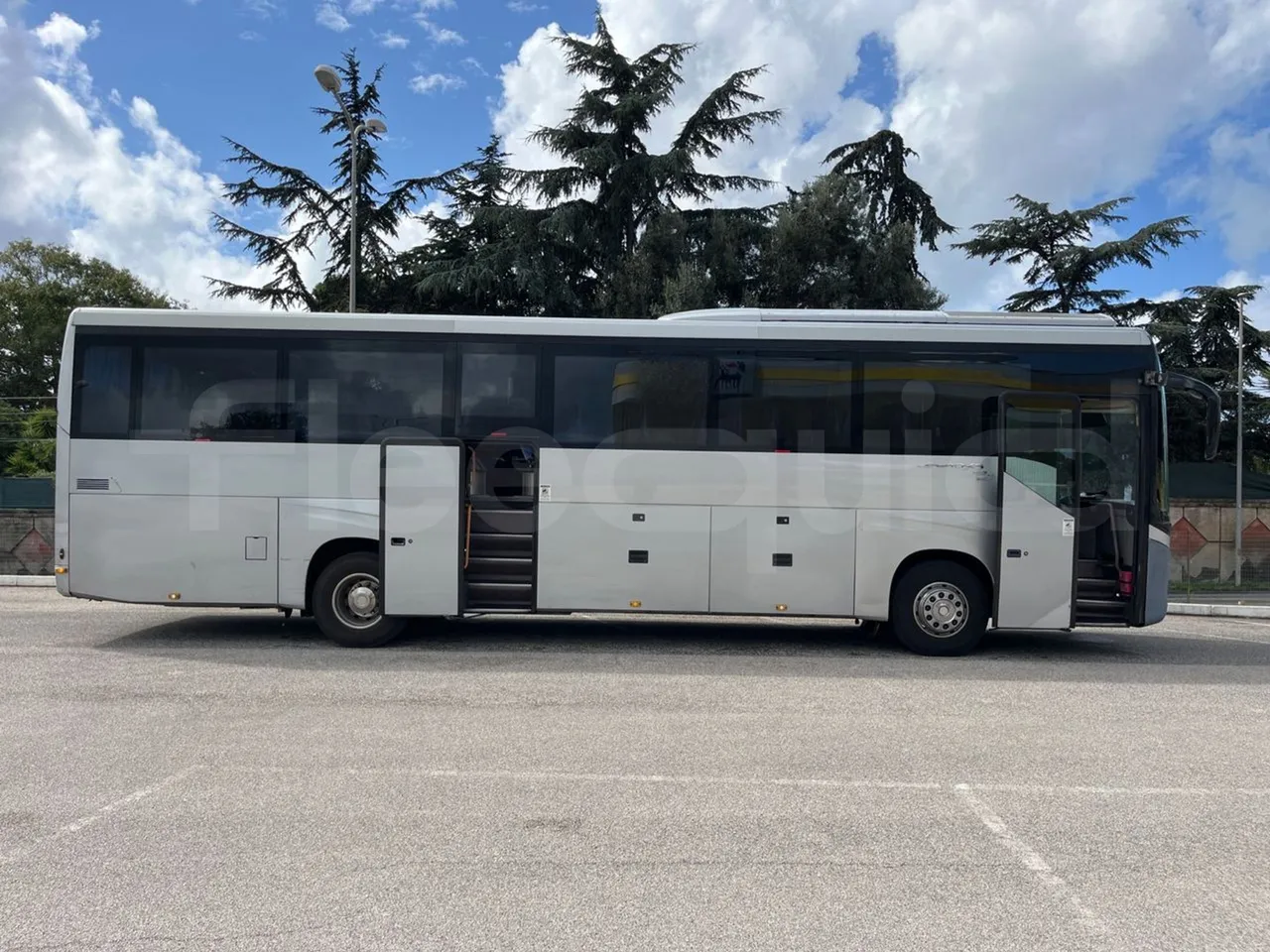 Iveco Evadys SFR130 -EUR5-279kW -11.995m - right side doors open