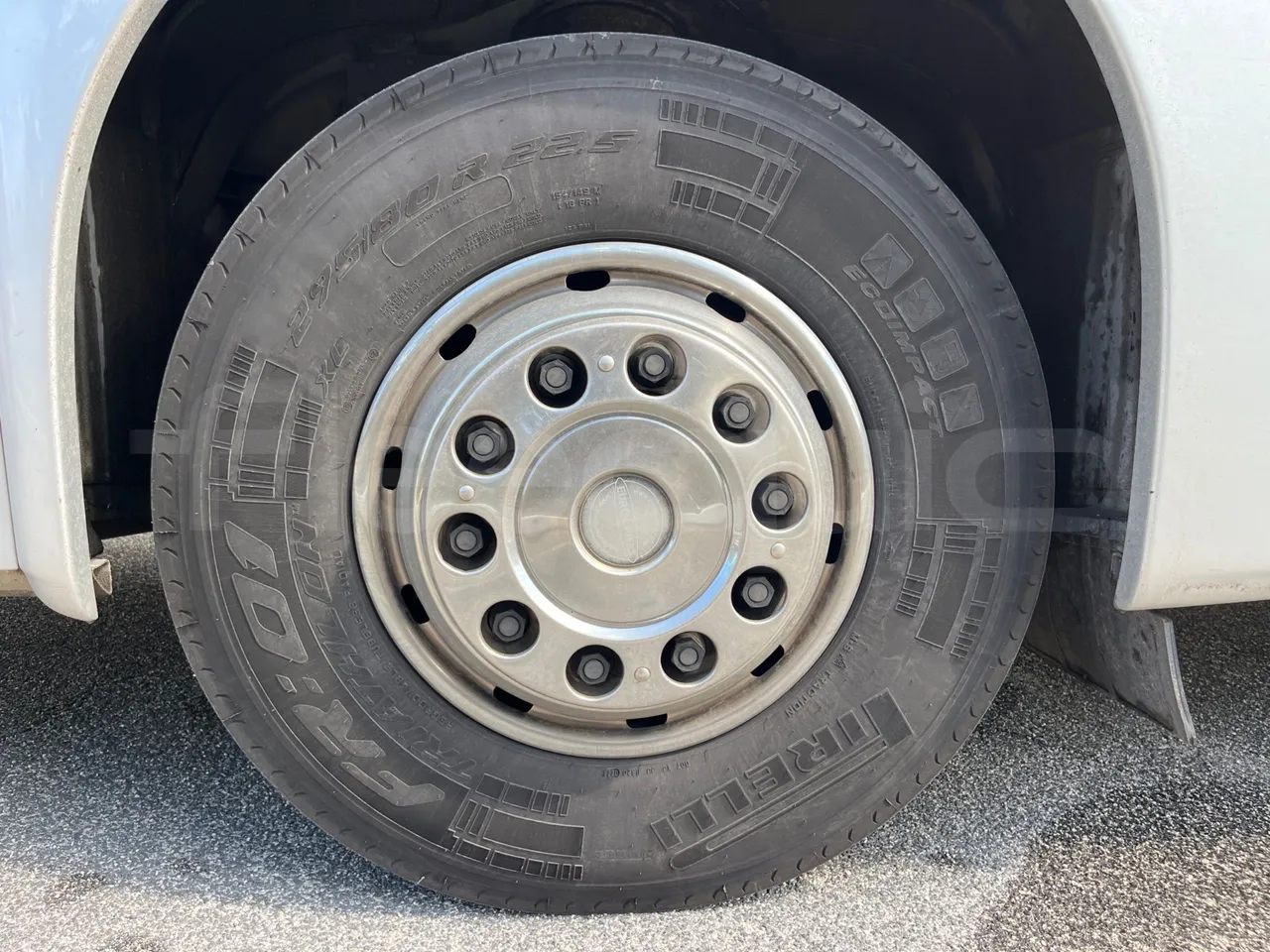 Iveco Evadys SFR130 -EUR5-279kW -11.995m - front left tire measurements