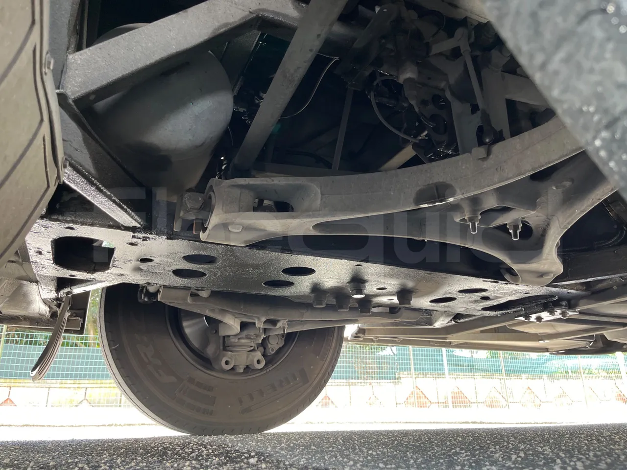 Iveco Evadys SFR130 -EUR5-279kW -11.995m - front axle right side