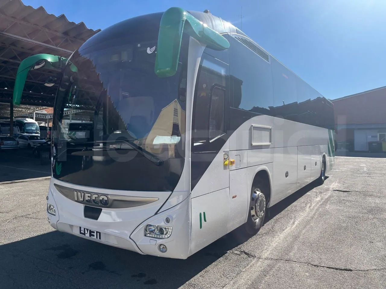 Iveco Magelys   SFR2XX QC M8CU - Euro6 - 294Kw - 12,830mt - 3/4 front left