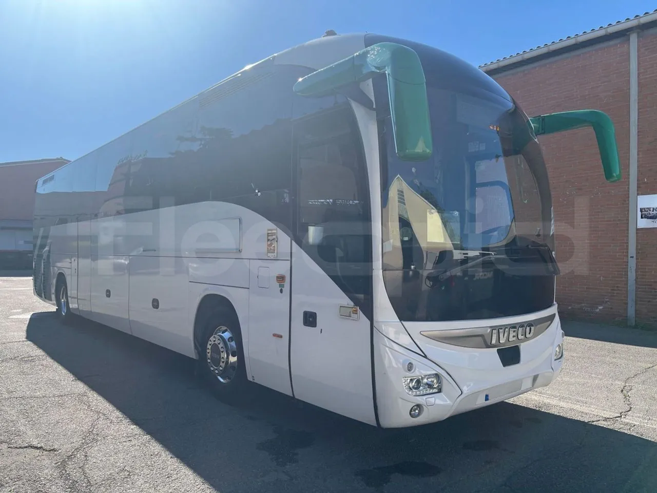 Iveco Magelys   SFR2XX QC M8CU - Euro6 - 294Kw - 12,830mt - 3/4 front right doors