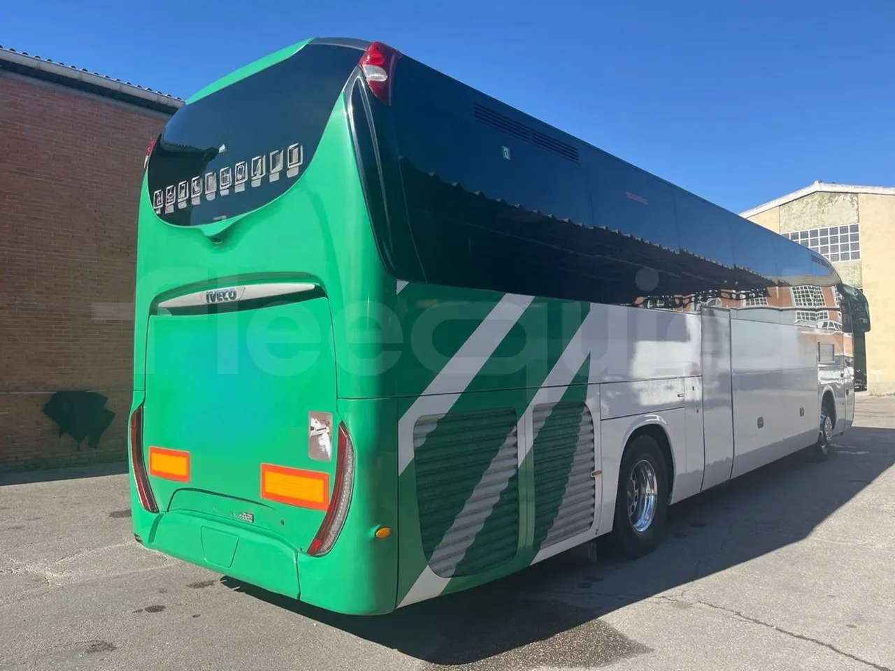Iveco Magelys   SFR2XX QC M8CU - Euro6 - 294Kw - 12,830mt - 3/4 right rear doors closed