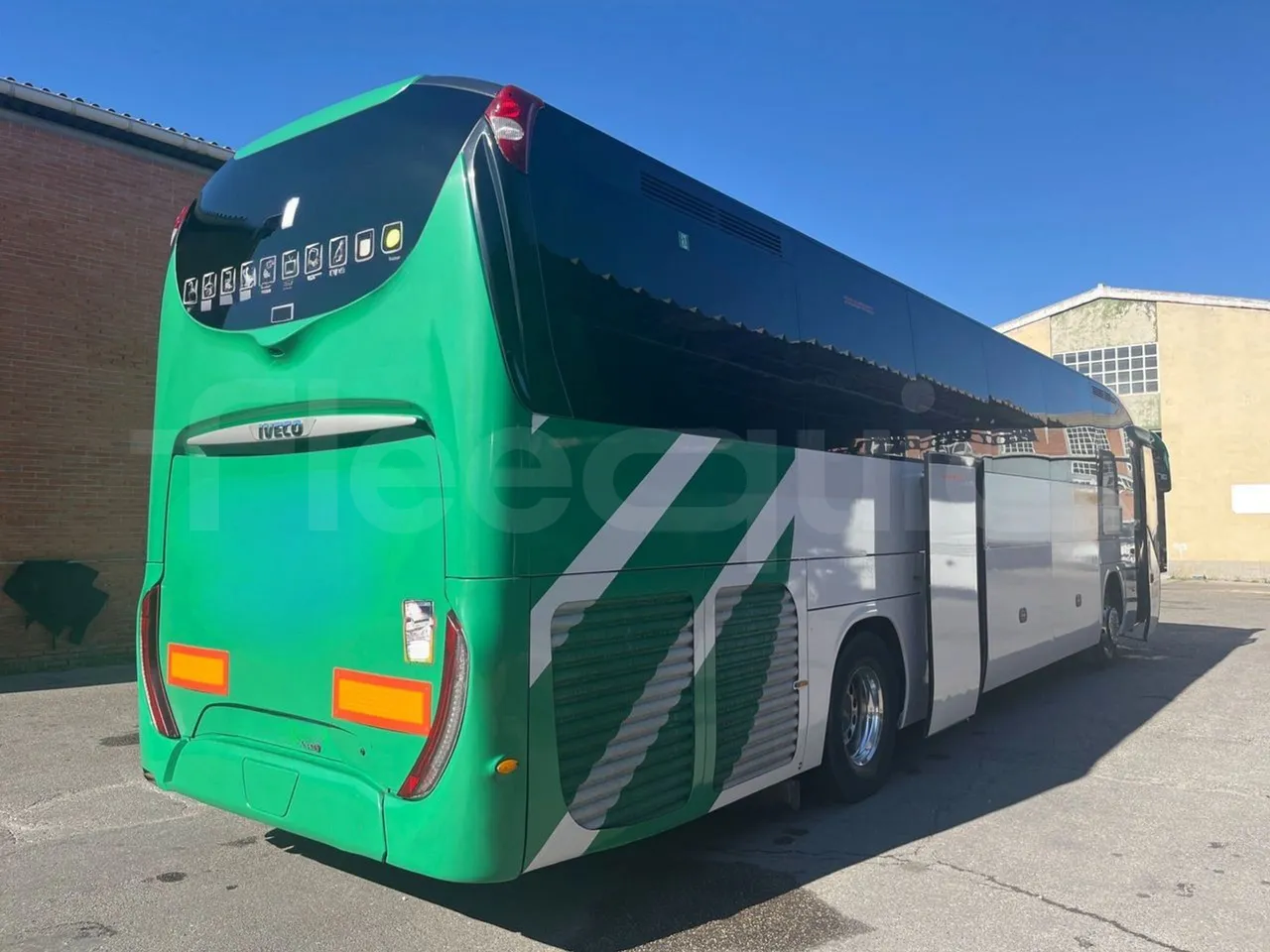Iveco Magelys   SFR2XX QC M8CU - Euro6 - 294Kw - 12,830mt - 3/4 right rear doors open