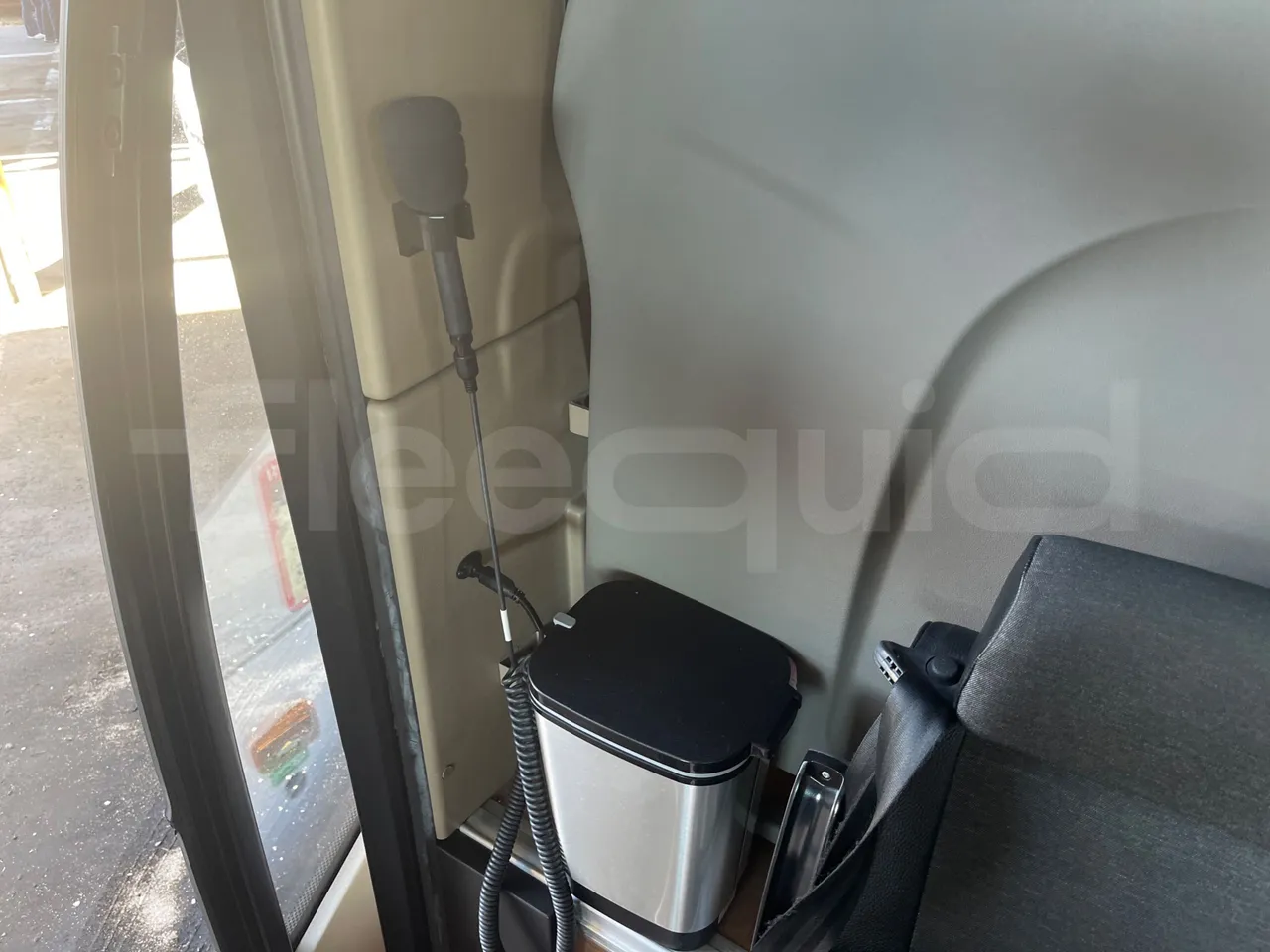 Iveco Magelys   SFR2XX QC M8CU - Euro6 - 294Kw - 12,830mt - hostes microphone accessories photo