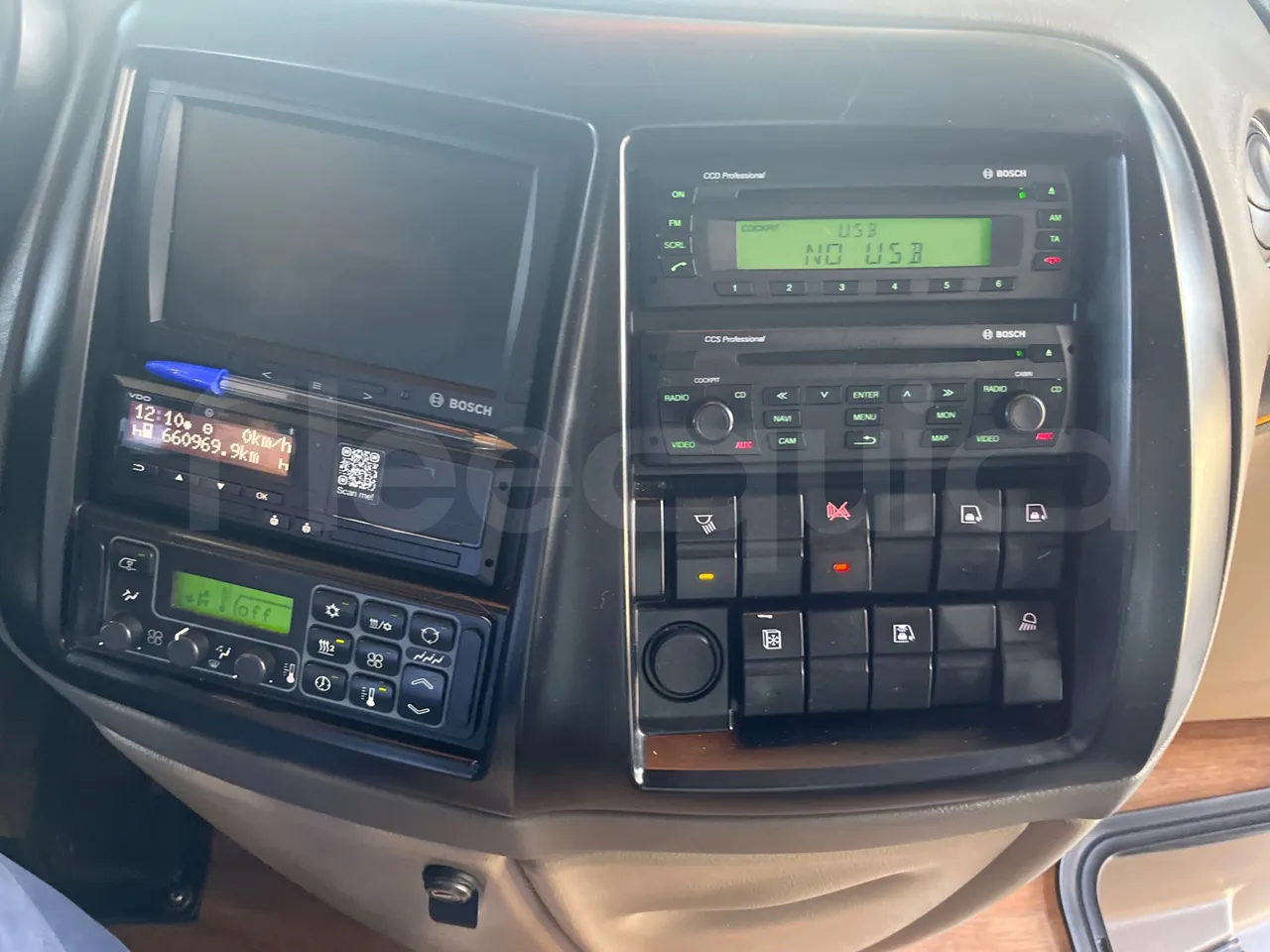 Iveco Magelys   SFR2XX QC M8CU - Euro6 - 294Kw - 12,830mt - radio accessories photo