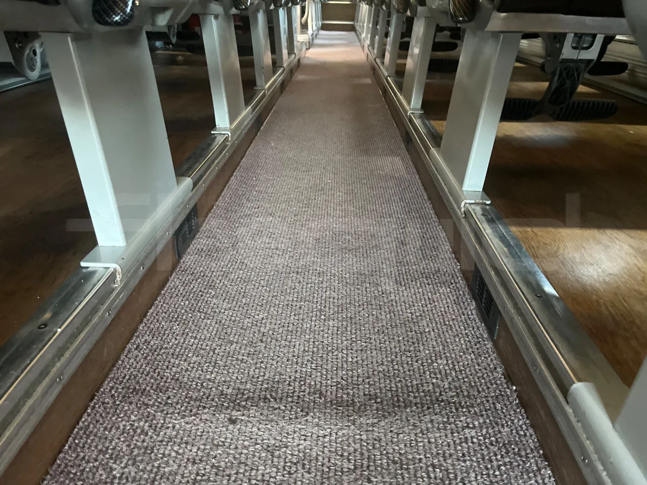 Iveco Magelys   SFR2XX QC M8CU - Euro6 - 294Kw - 12,830mt - seat brackets photo