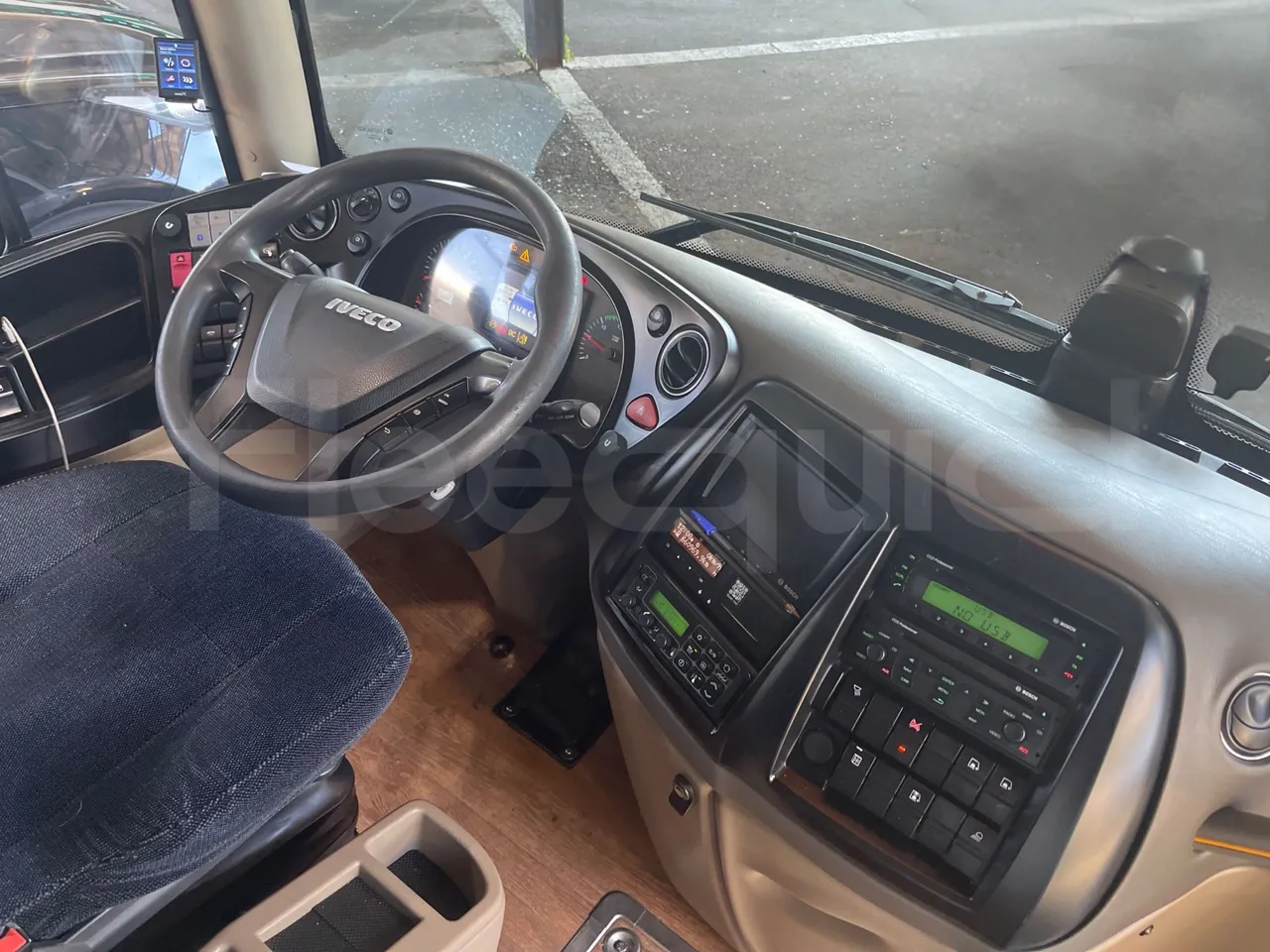 Iveco Magelys   SFR2XX QC M8CU - Euro6 - 294Kw - 12,830mt - buttons panels on