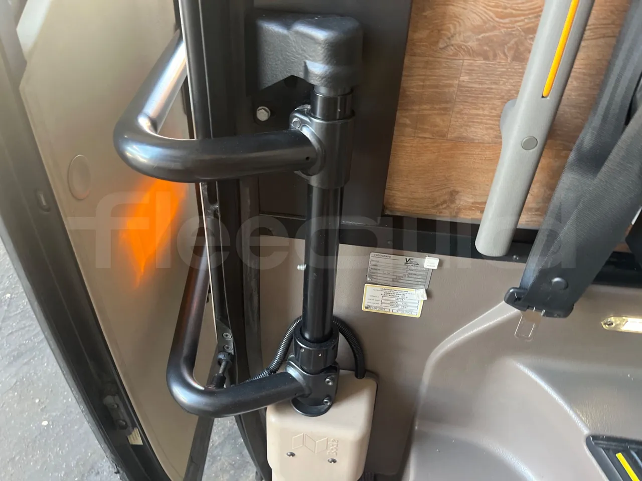 Iveco Magelys   SFR2XX QC M8CU - Euro6 - 294Kw - 12,830mt - door mechanism photo