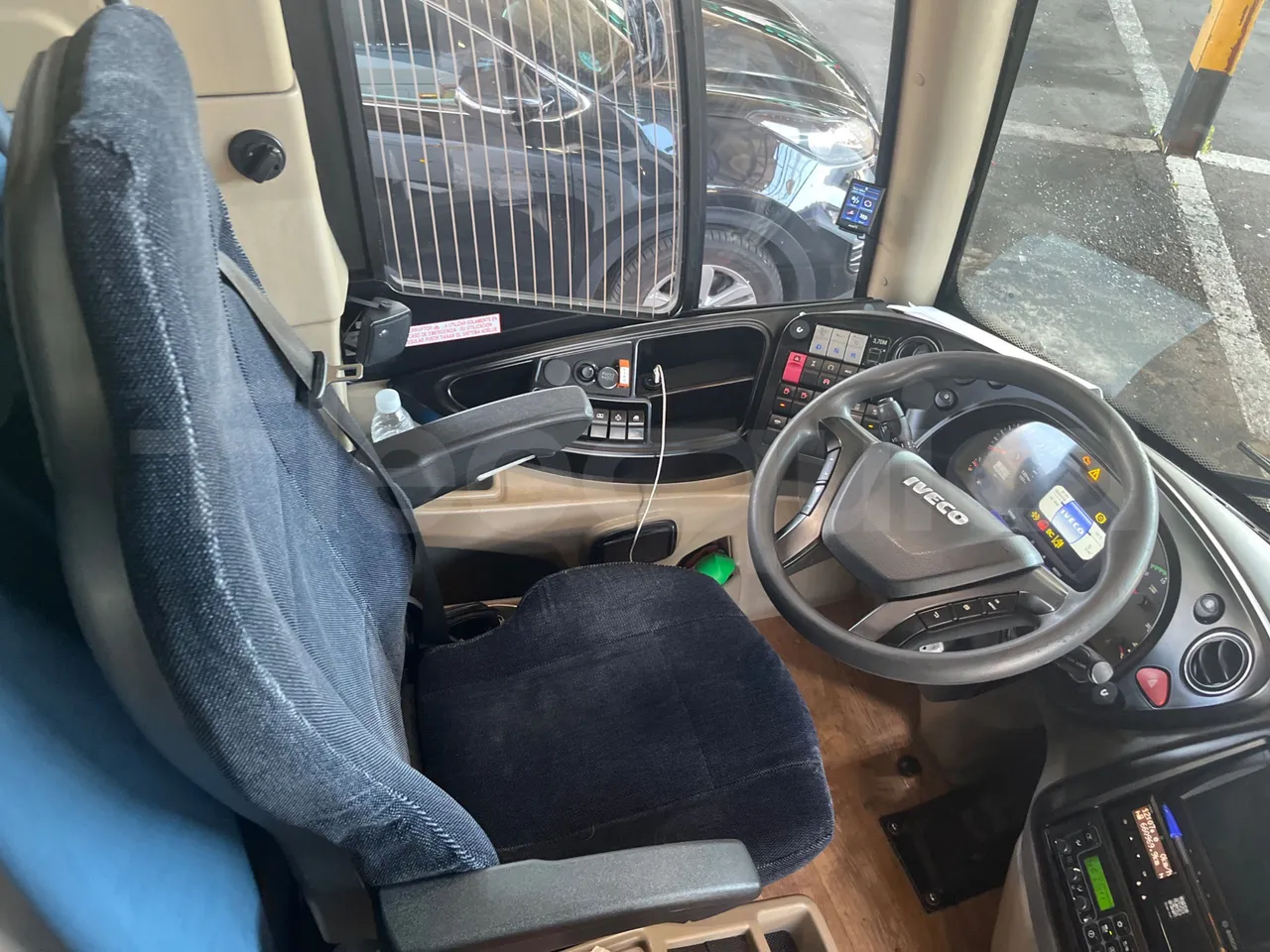 Iveco Magelys   SFR2XX QC M8CU - Euro6 - 294Kw - 12,830mt - driver's seat photo