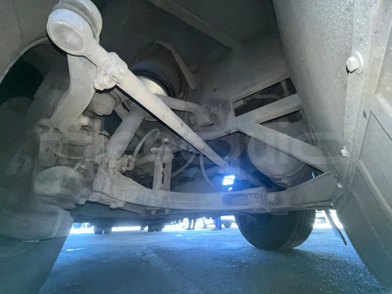 Iveco Magelys   SFR2XX QC M8CU - Euro6 - 294Kw - 12,830mt - front shock absorbers right