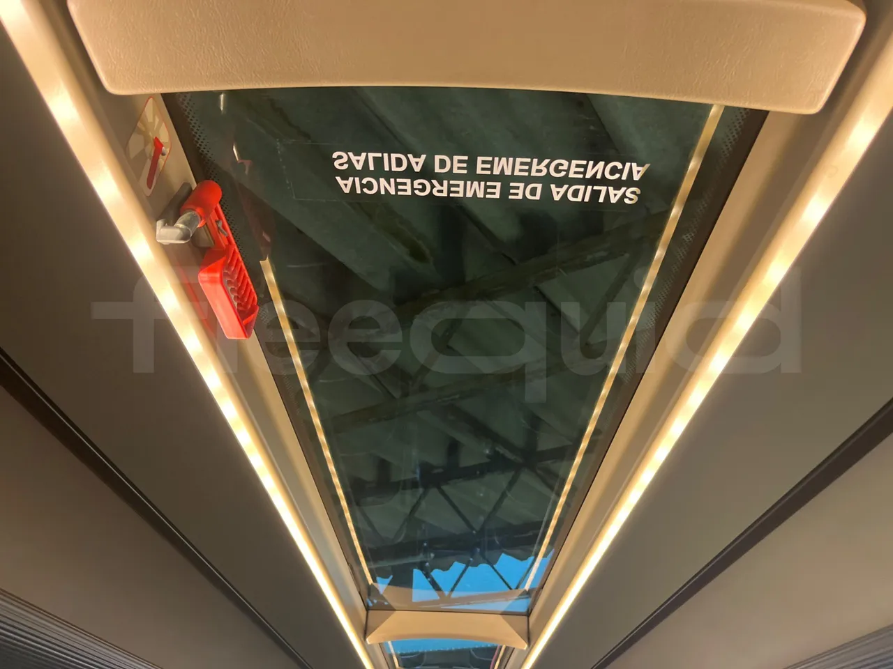 Iveco Magelys   SFR2XX QC M8CU - Euro6 - 294Kw - 12,830mt - roof hatch 1