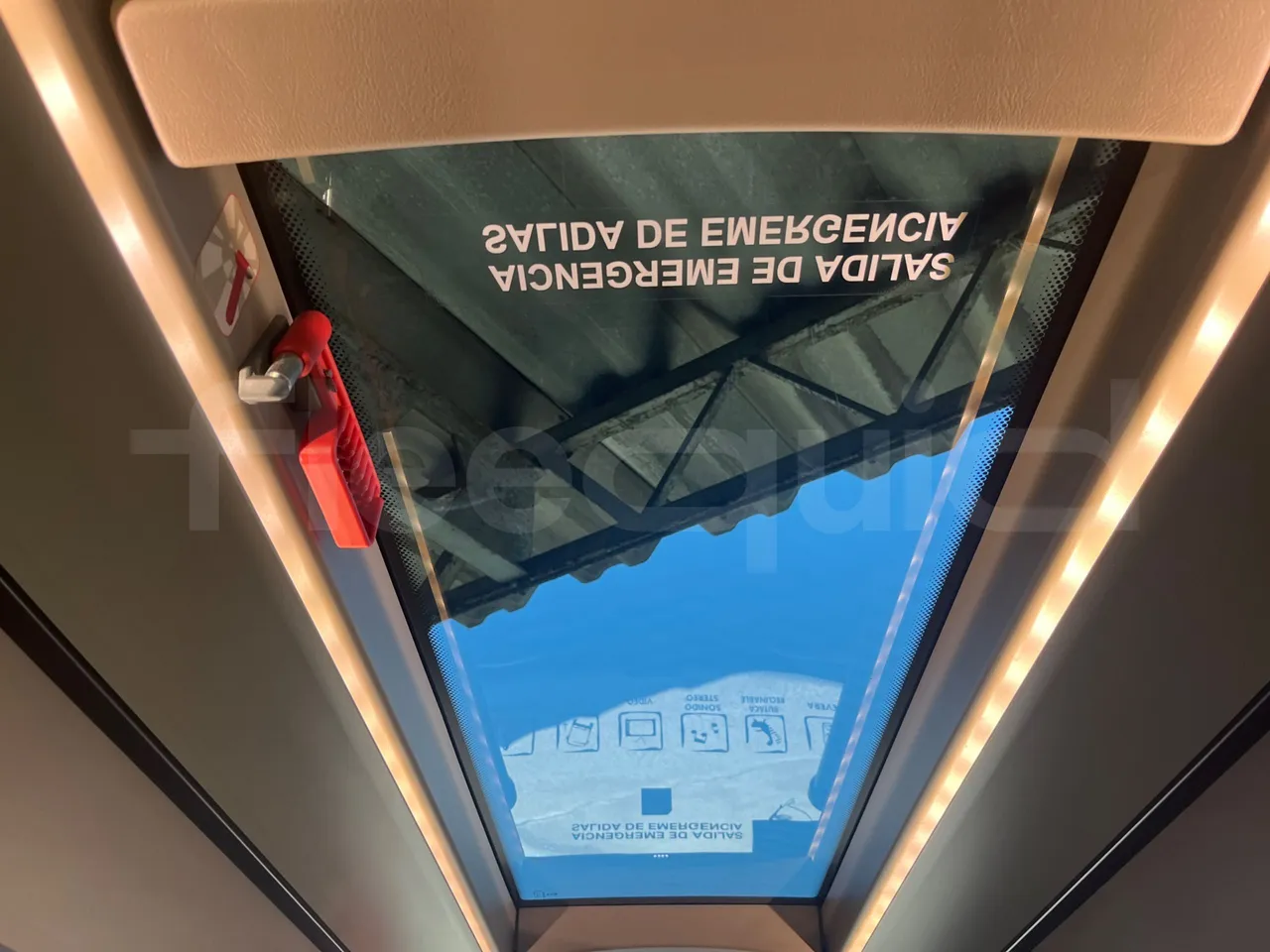 Iveco Magelys   SFR2XX QC M8CU - Euro6 - 294Kw - 12,830mt - roof hatch 2