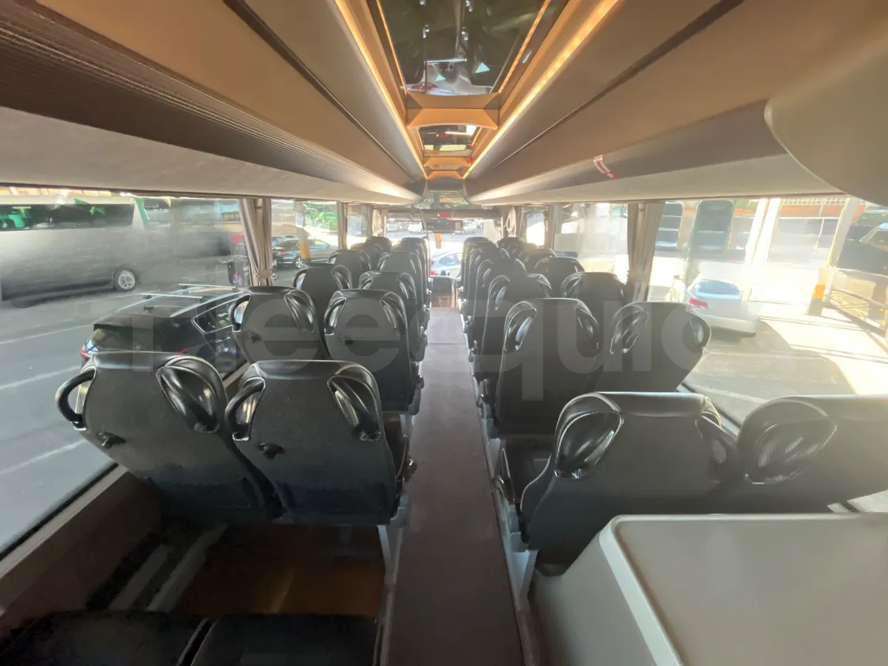 Iveco Magelys   SFR2XX QC M8CU - Euro6 - 294Kw - 12,830mt - forward view middle aisle