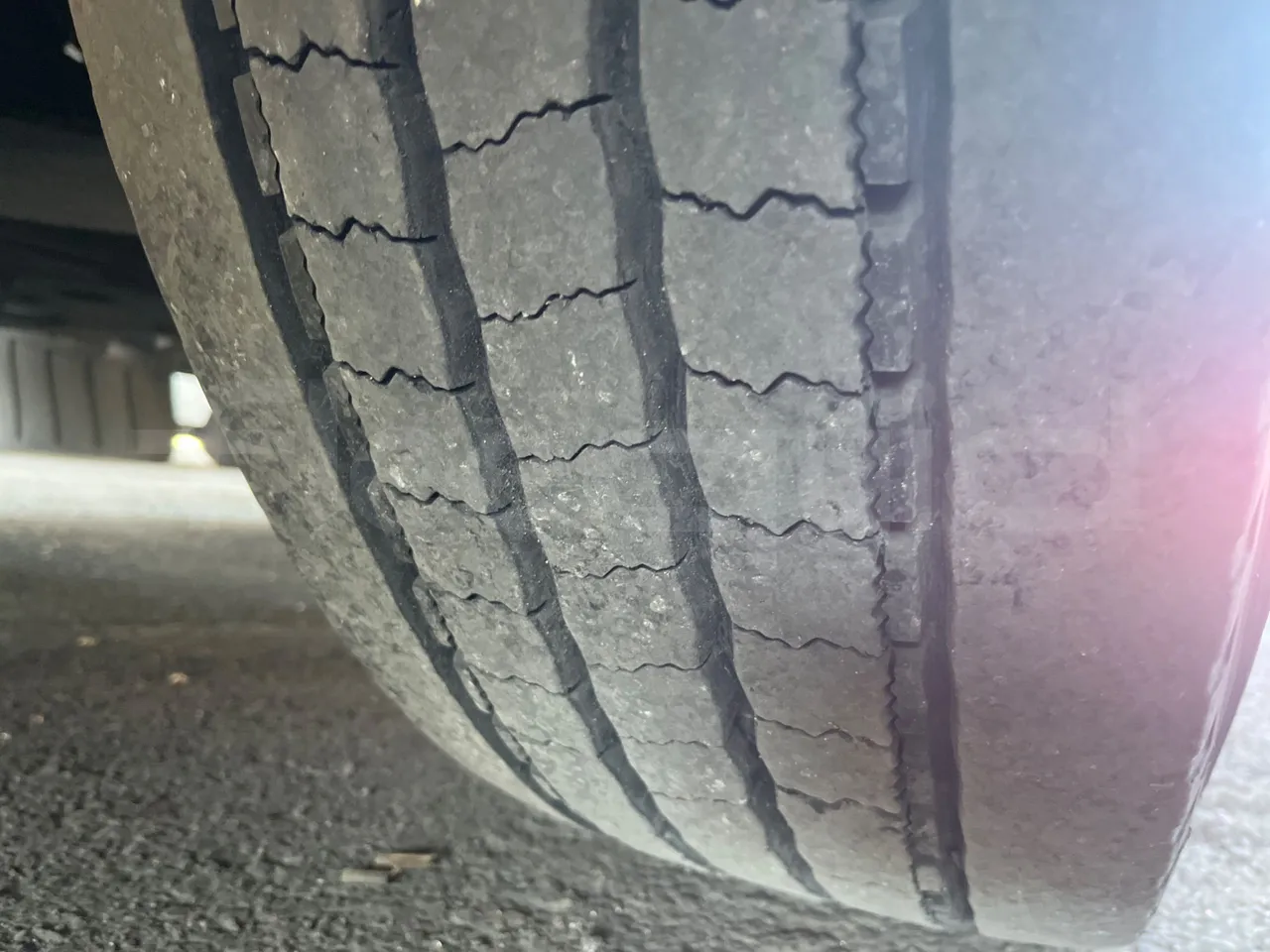 Iveco Magelys   SFR2XX QC M8CU - Euro6 - 294Kw - 12,830mt - tread condition front tires right