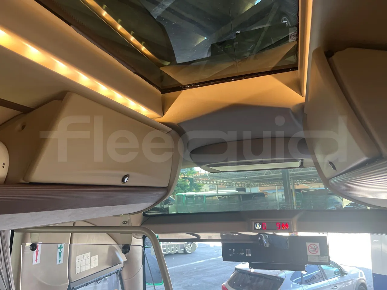 Iveco Magelys   SFR2XX QC M8CU - Euro6 - 294Kw - 12,830mt - overhead compartments photo