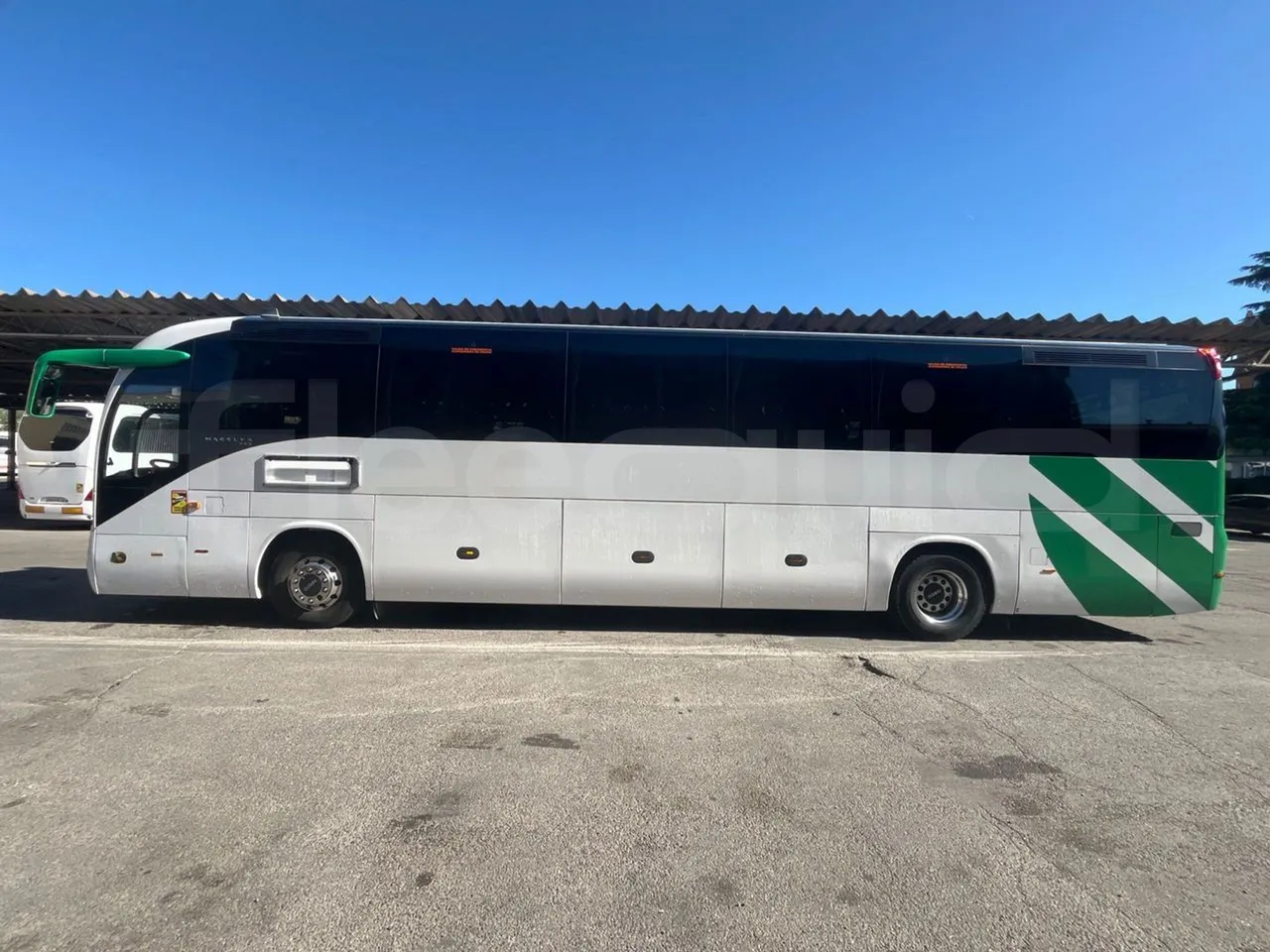 Iveco Magelys   SFR2XX QC M8CU - Euro6 - 294Kw - 12,830mt - left side photo