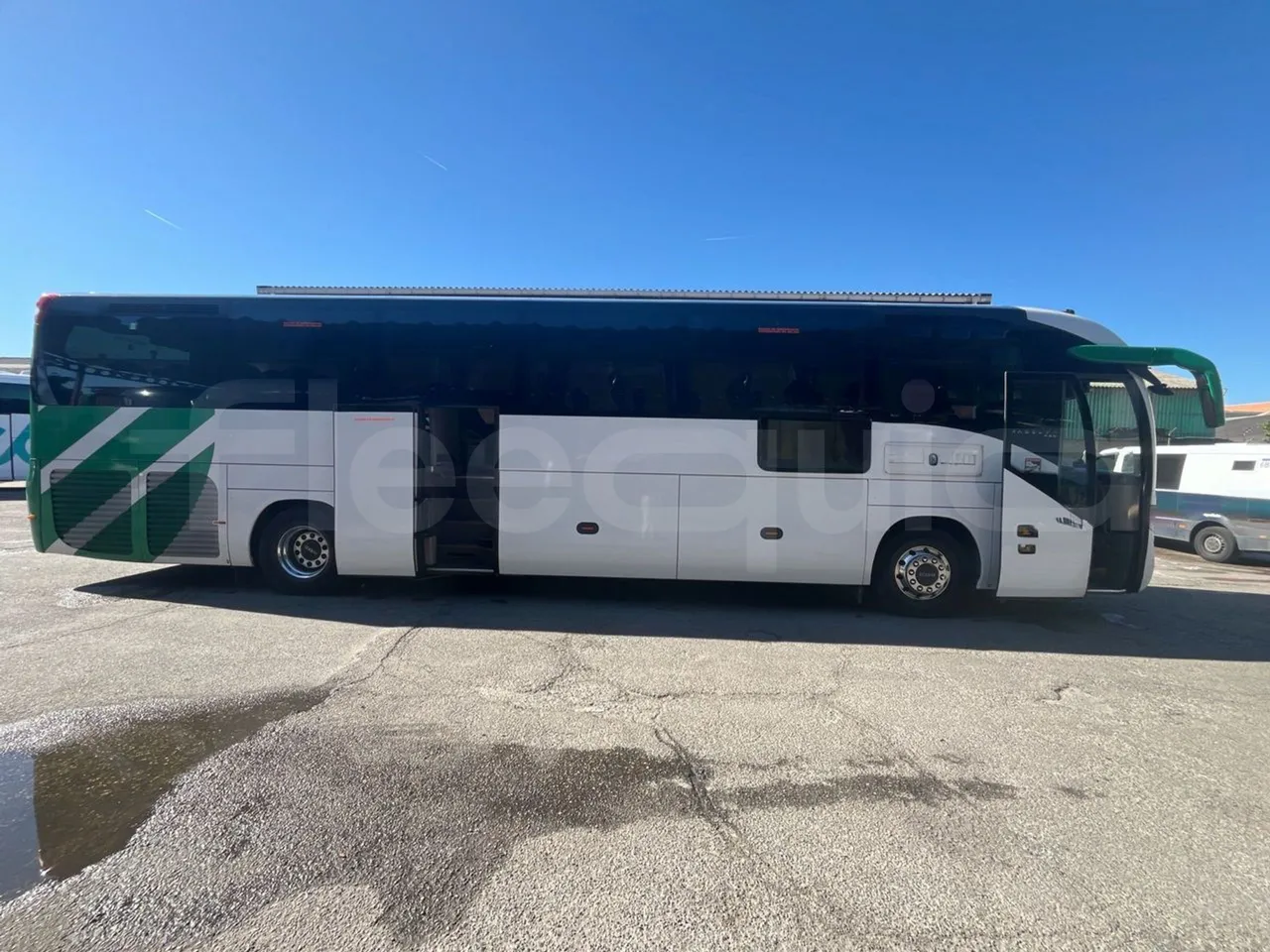 Iveco Magelys   SFR2XX QC M8CU - Euro6 - 294Kw - 12,830mt - right side doors open