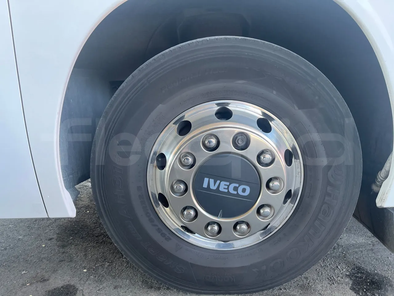 Iveco Magelys   SFR2XX QC M8CU - Euro6 - 294Kw - 12,830mt - front left tire measurements