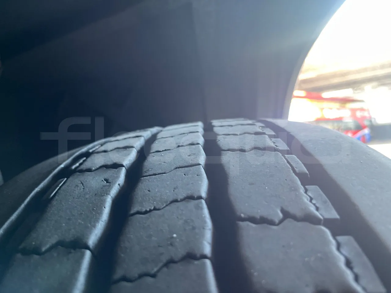 Iveco Magelys   SFR2XX QC M8CU - Euro6 - 294Kw - 12,830mt - rear left tire photo