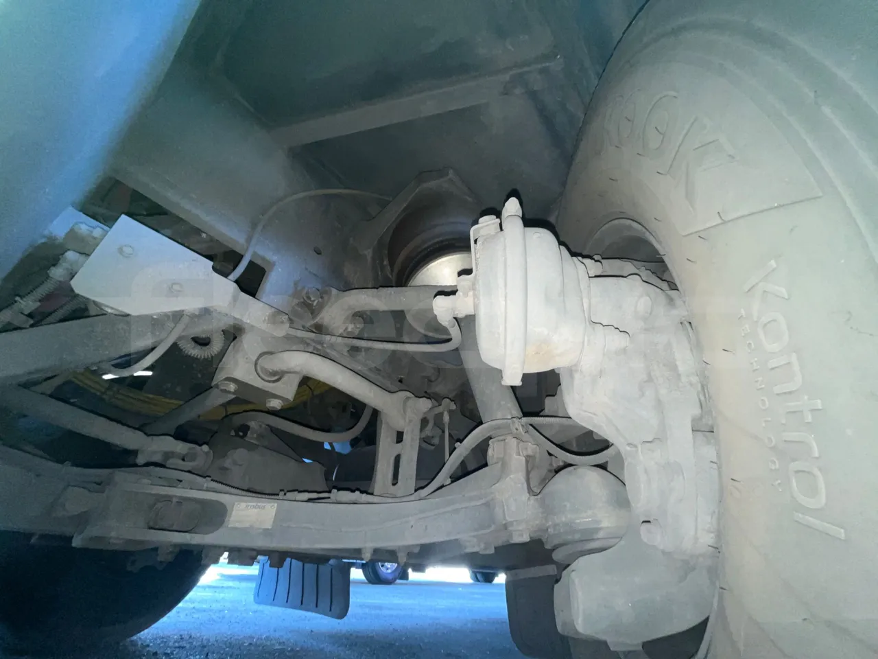 Iveco Magelys   SFR2XX QC M8CU - Euro6 - 294Kw - 12,830mt - front axle left side