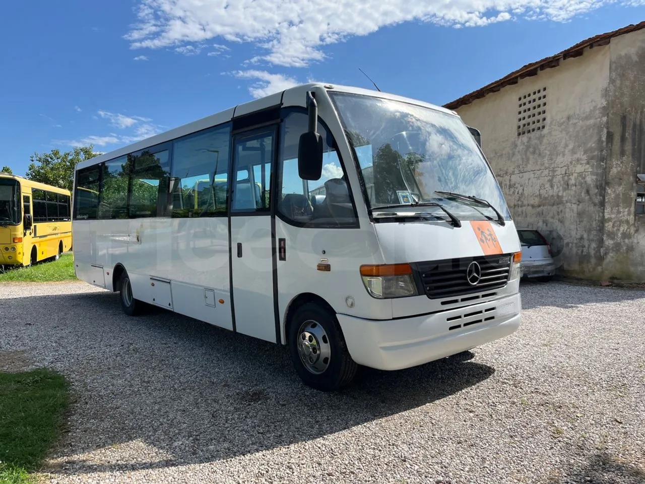 Mercedes-Benz Vario 818S/82 - EUR5 - 130kW - 8.92m - 3/4 front right doors (mandatory for bus to scrap)