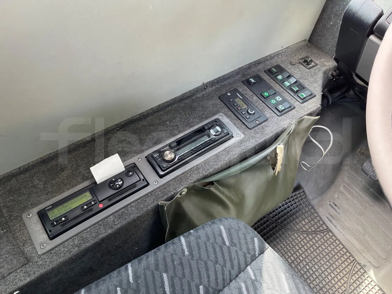 Mercedes-Benz Vario 818S/82 - EUR5 - 130kW - 8.92m - radio accessories photo