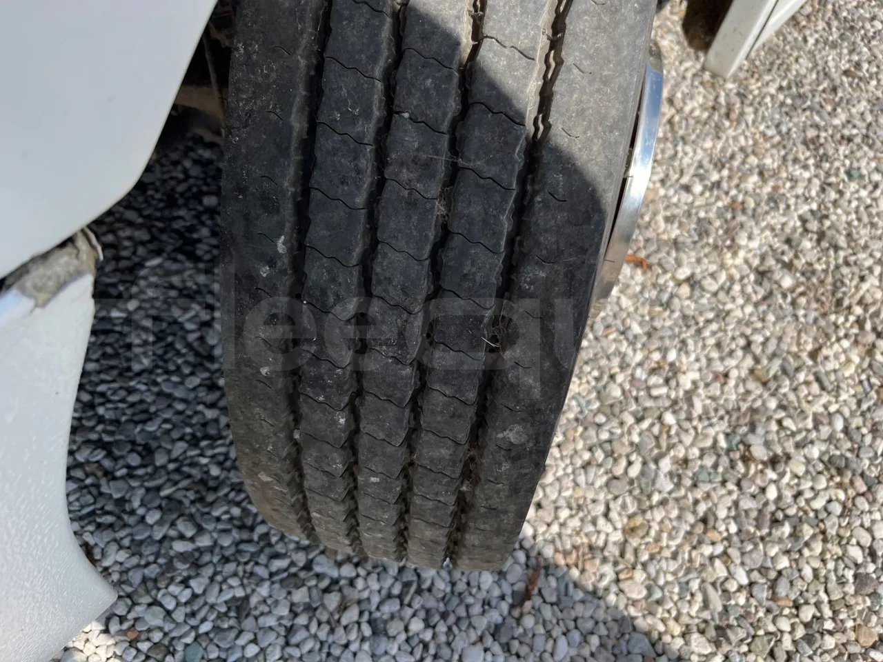 Mercedes-Benz Vario 818S/82 - EUR5 - 130kW - 8.92m - tread condition front tires left