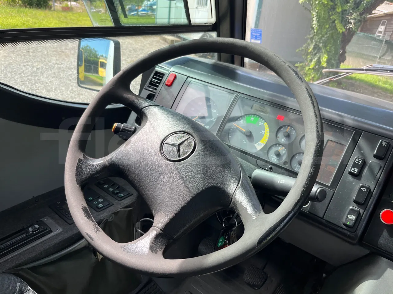 Mercedes-Benz Vario 818S/82 - EUR5 - 130kW - 8.92m - steering wheel photo