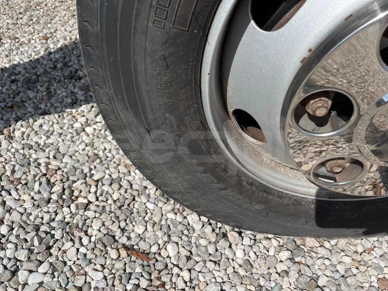 Mercedes-Benz Vario 818S/82 - EUR5 - 130kW - 8.92m - front left tire measurements