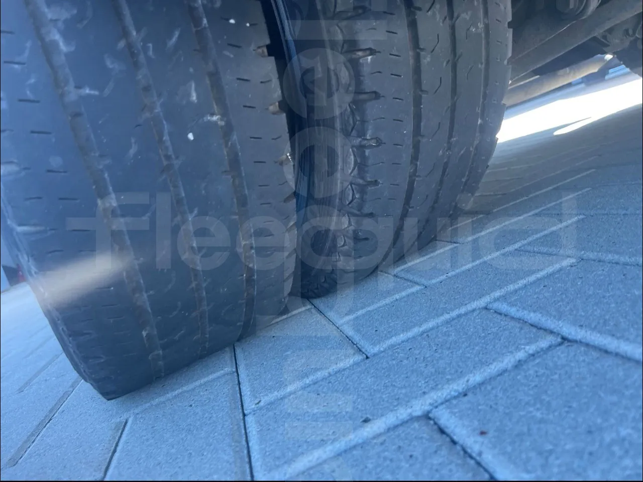 Mercedes-Benz Sprinter 416CD - EUR3 - 115kW - 6.995 - tread condition second axle tires left