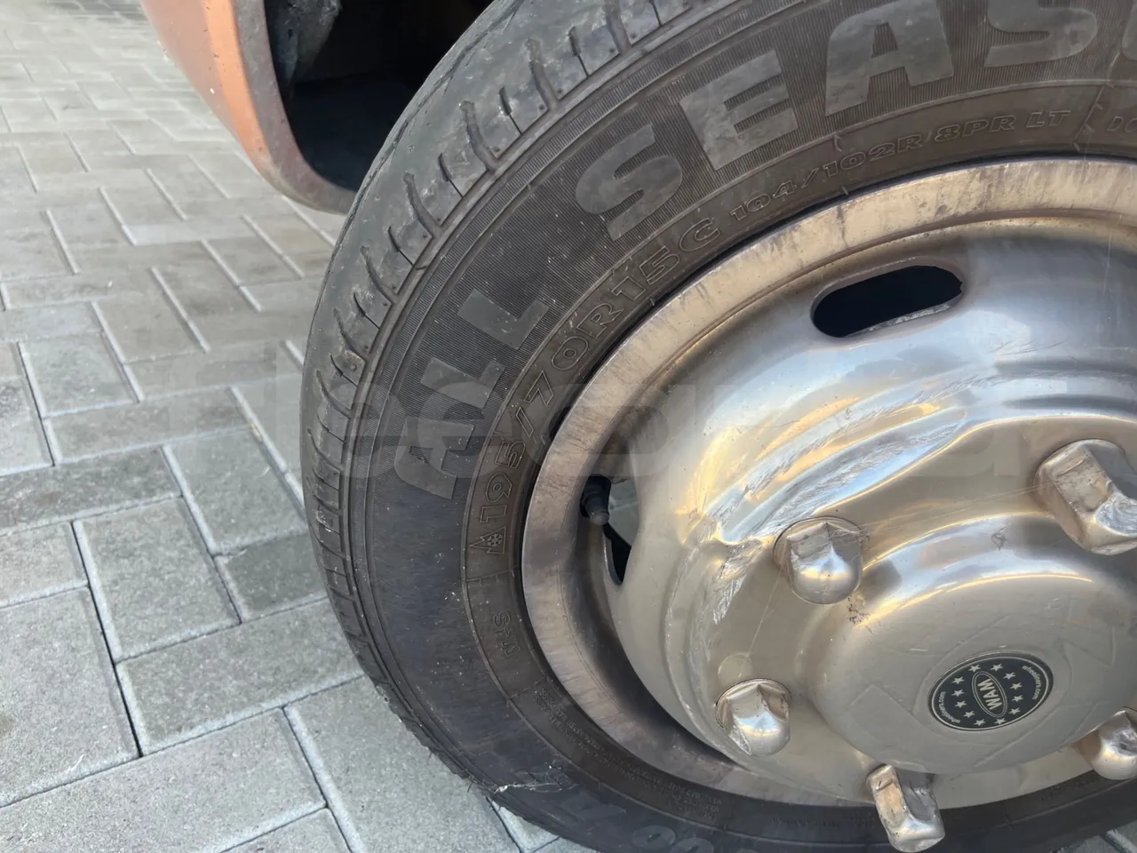 Mercedes-Benz Sprinter 416CD - EUR3 - 115kW - 6.995 - front left tire measurements