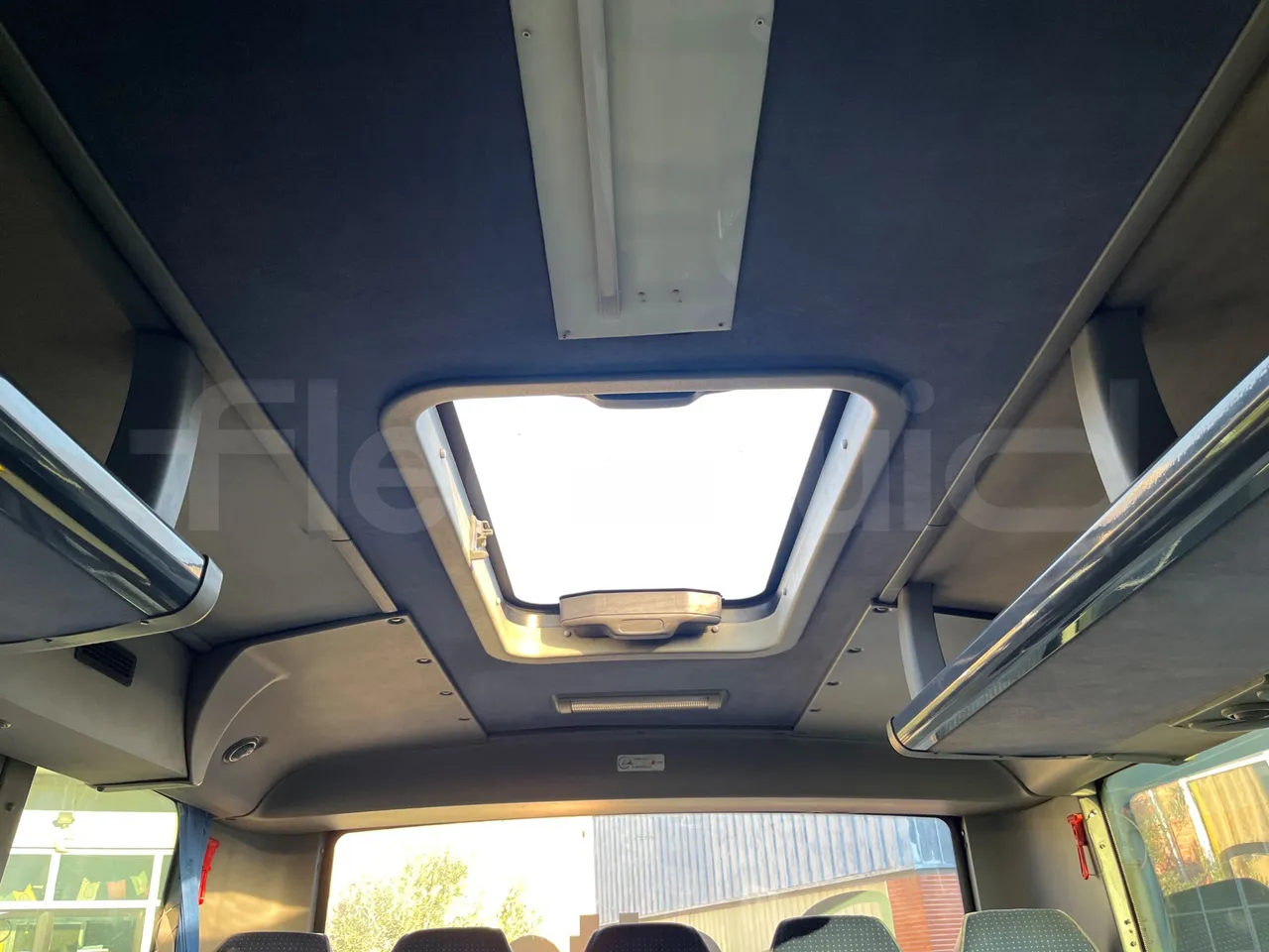 Otokar Navigo G240S35 - EUR4 - 176kW - 9.174m - roof hatch 1