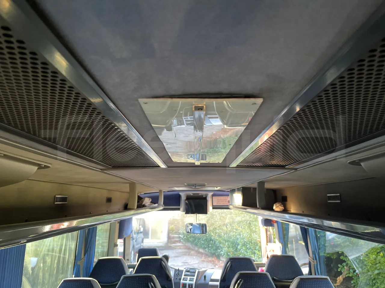 Otokar Navigo G240S35 - EUR4 - 176kW - 9.174m - forward view middle aisle