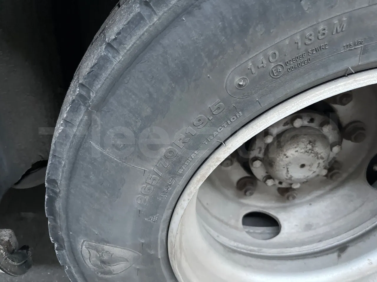 Otokar Navigo G240S35 - EUR4 - 176kW - 9.174m - tread condition front tires right