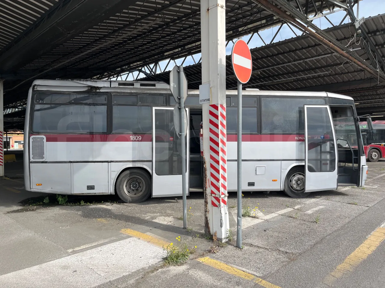 Man 11.220 Sitcar - EUR1 - 162kW - 8.76m - right side doors closed