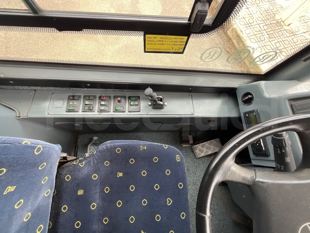 Mercedes-Benz OC500LE 1830H - EUR4 - 220kW - 12.800m - command unit indicators