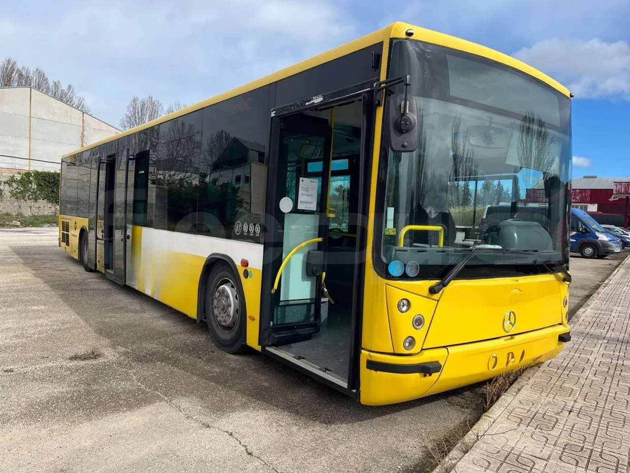 Mercedes-Benz OC500LE 1830H - EUR4 - 220kW - 12.800m - 3/4 right front doors open